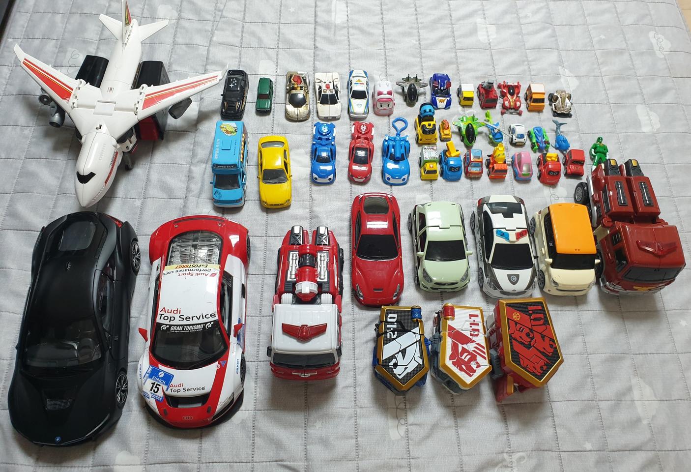 변신로봇과 자동차들