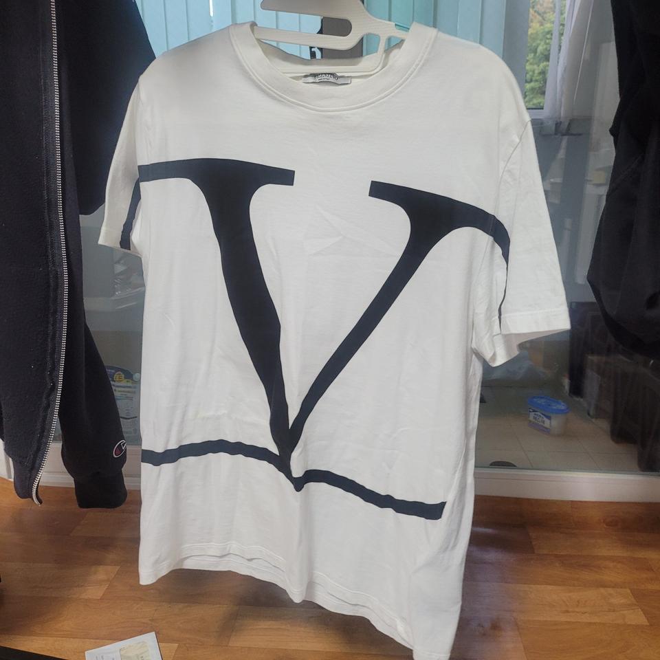 발렌티노 로고 티셔츠 반팔 팝니다