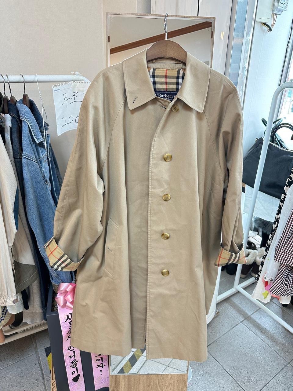 정품 버버리 코트 88 가슴단면70 길이95