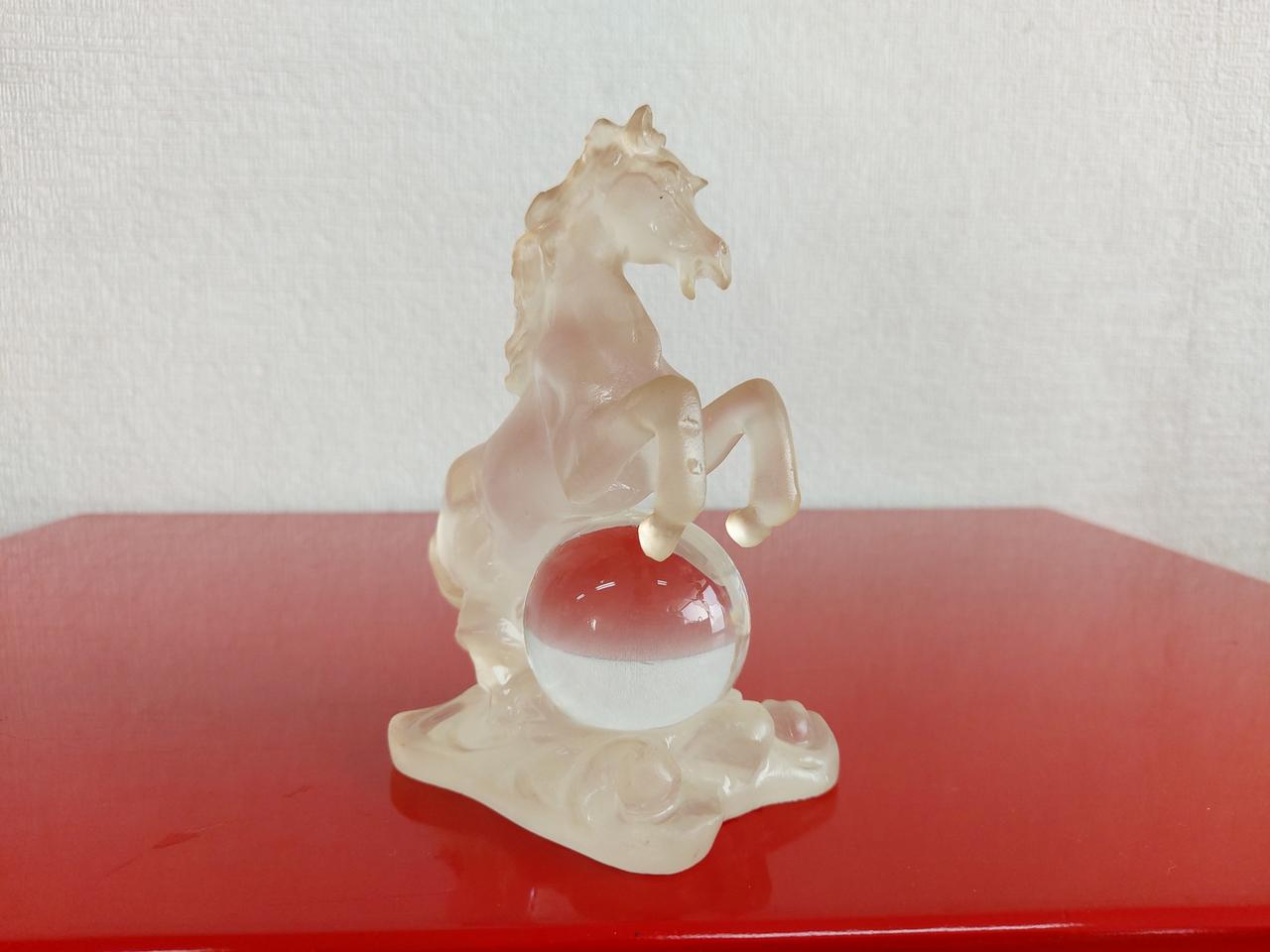 글라스 볼 야생마