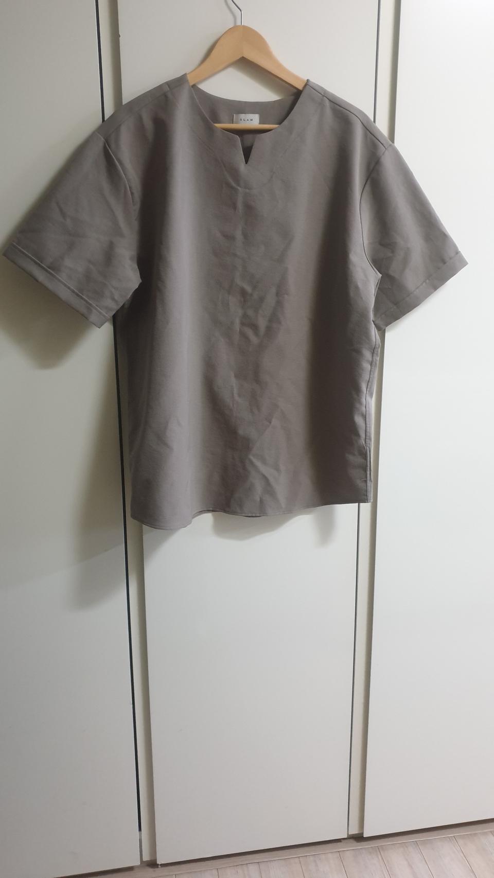 V트임 반팔 티셔츠