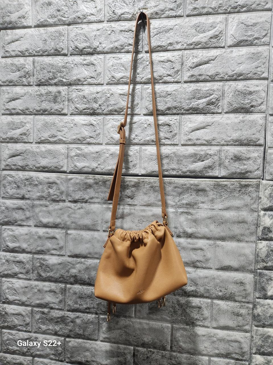 APC복조리 크로스백 세로17cm 가로 25cm