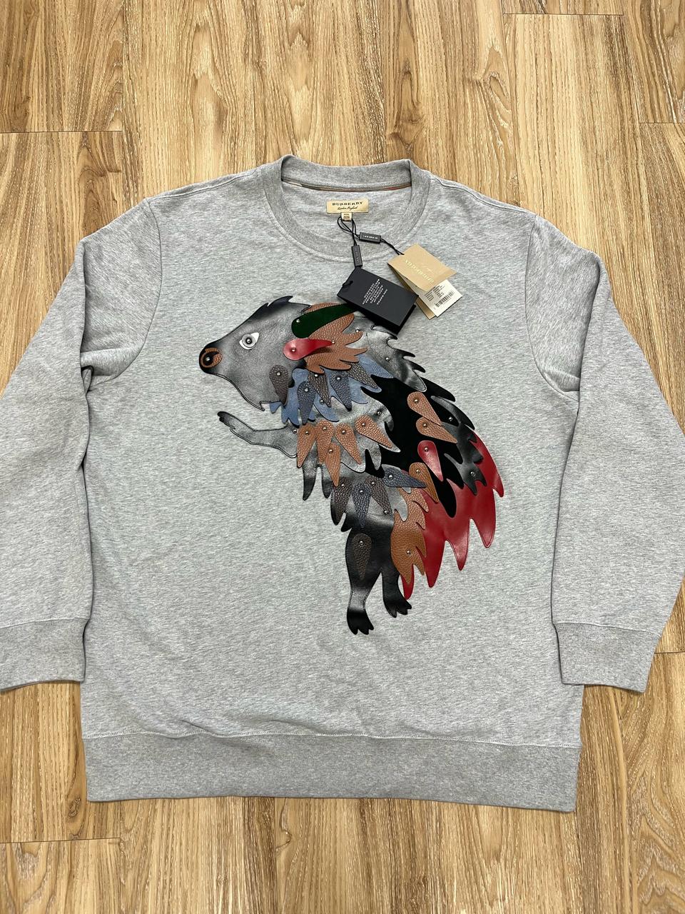 (새상품)버버리 가죽 장식 맨투맨 XXXL