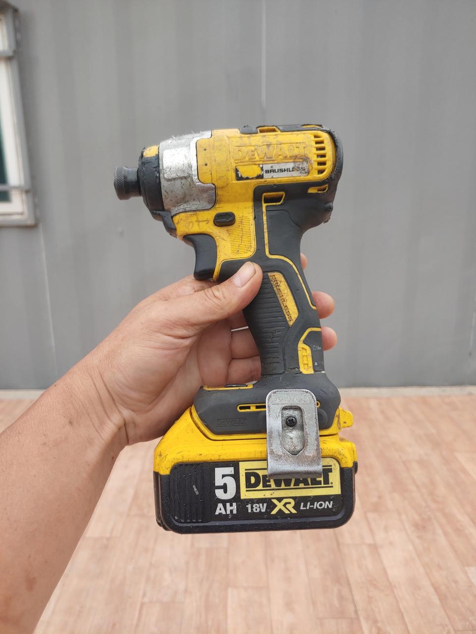 디월트임패드릴dcf887