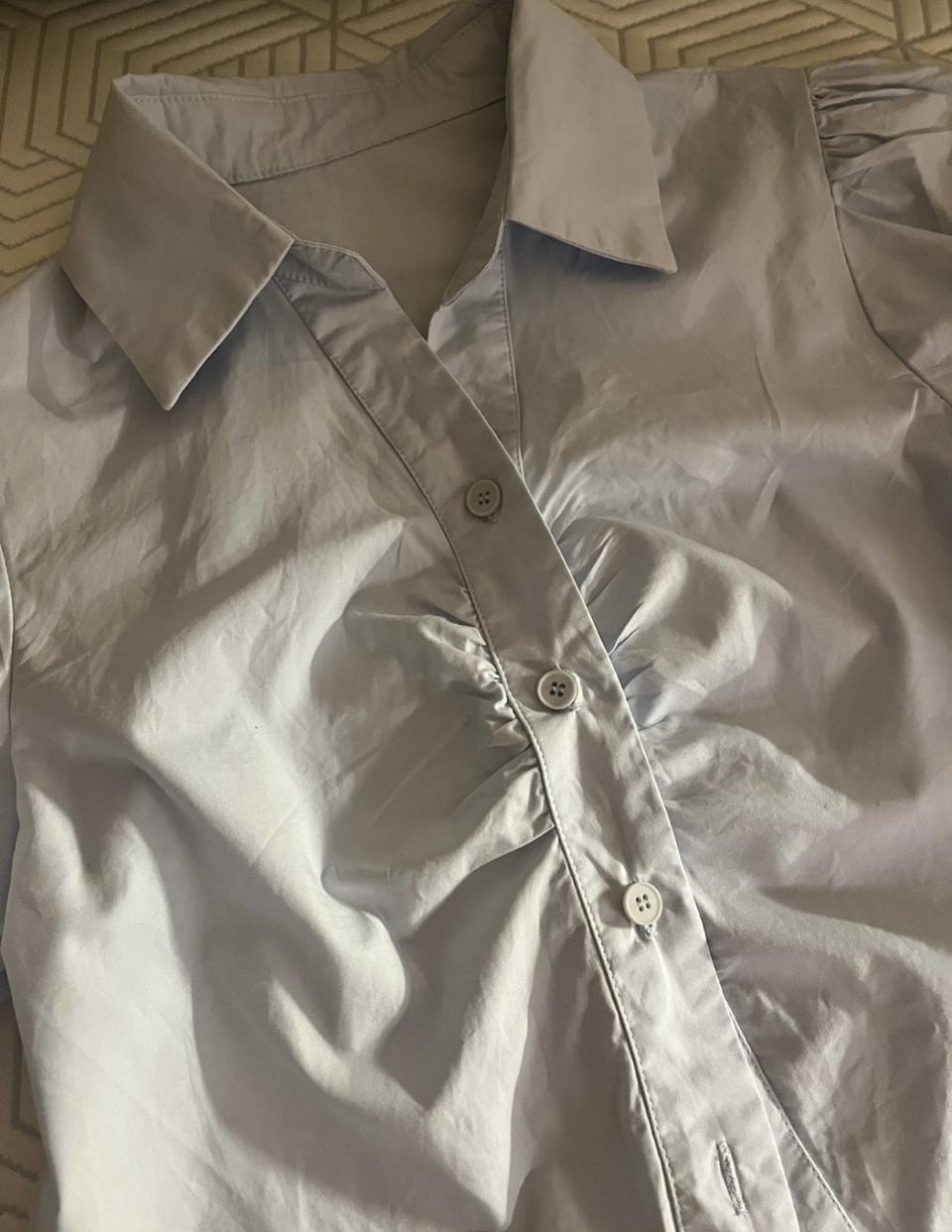 반팔 크롭 셔츠 하늘색,블루 파랑색 에이블리 / 가격 내림