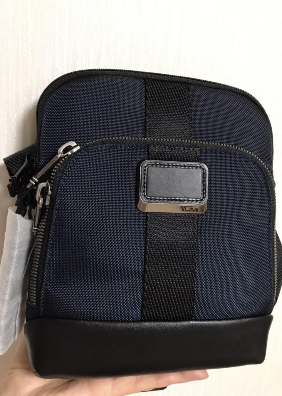 투미남자클러치백