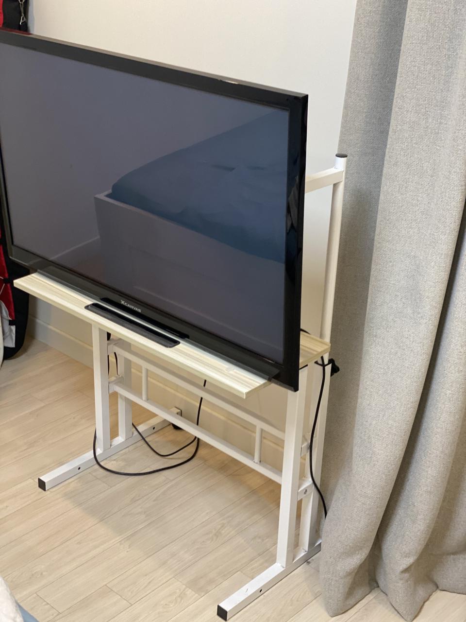 LG 큰 42인치 Xcanvas TV + 테이블 + 세컨웨어(헬로마켓)