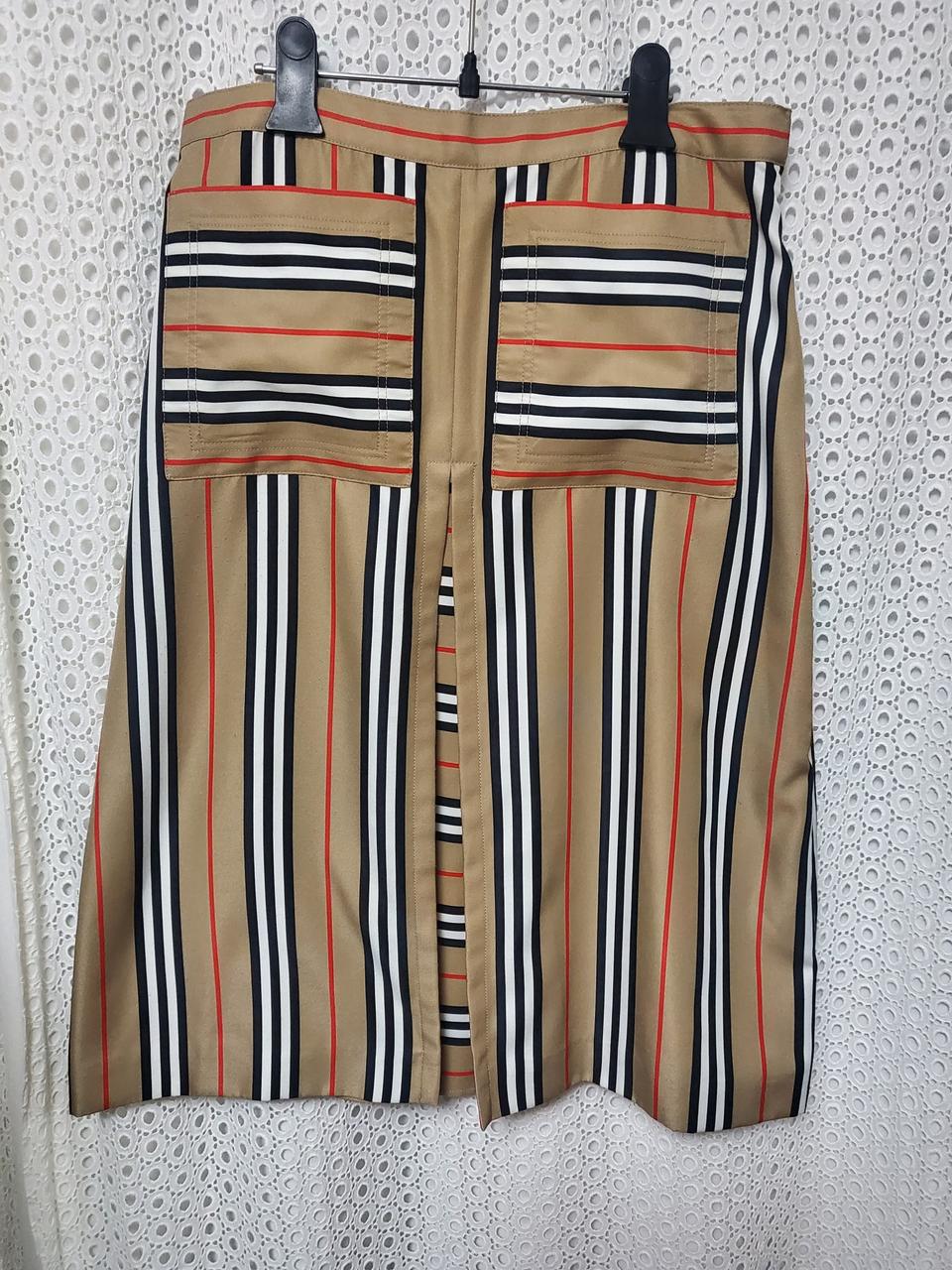 버버리 아이콘스트라이프 A라인 스커트 uk10 **마지막가격