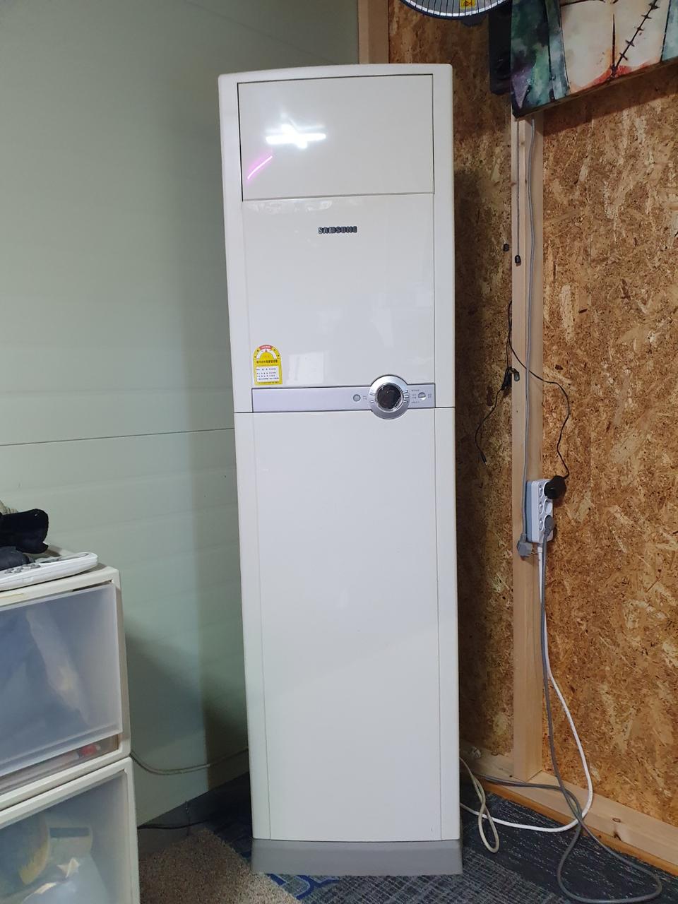 삼성 하우젠 에어컨 스텐드  실외기+리모턴 포함 15만원 판매합니다.