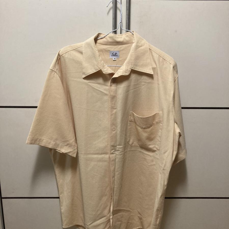 cp컴퍼니 남성 오버핏 반팔 셔츠 옐로우 105