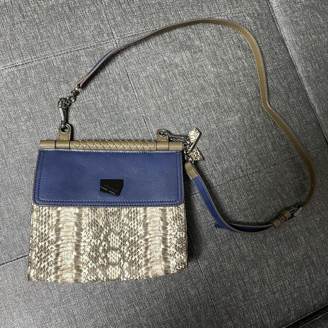 새상품급)올리비아엘 크로스백