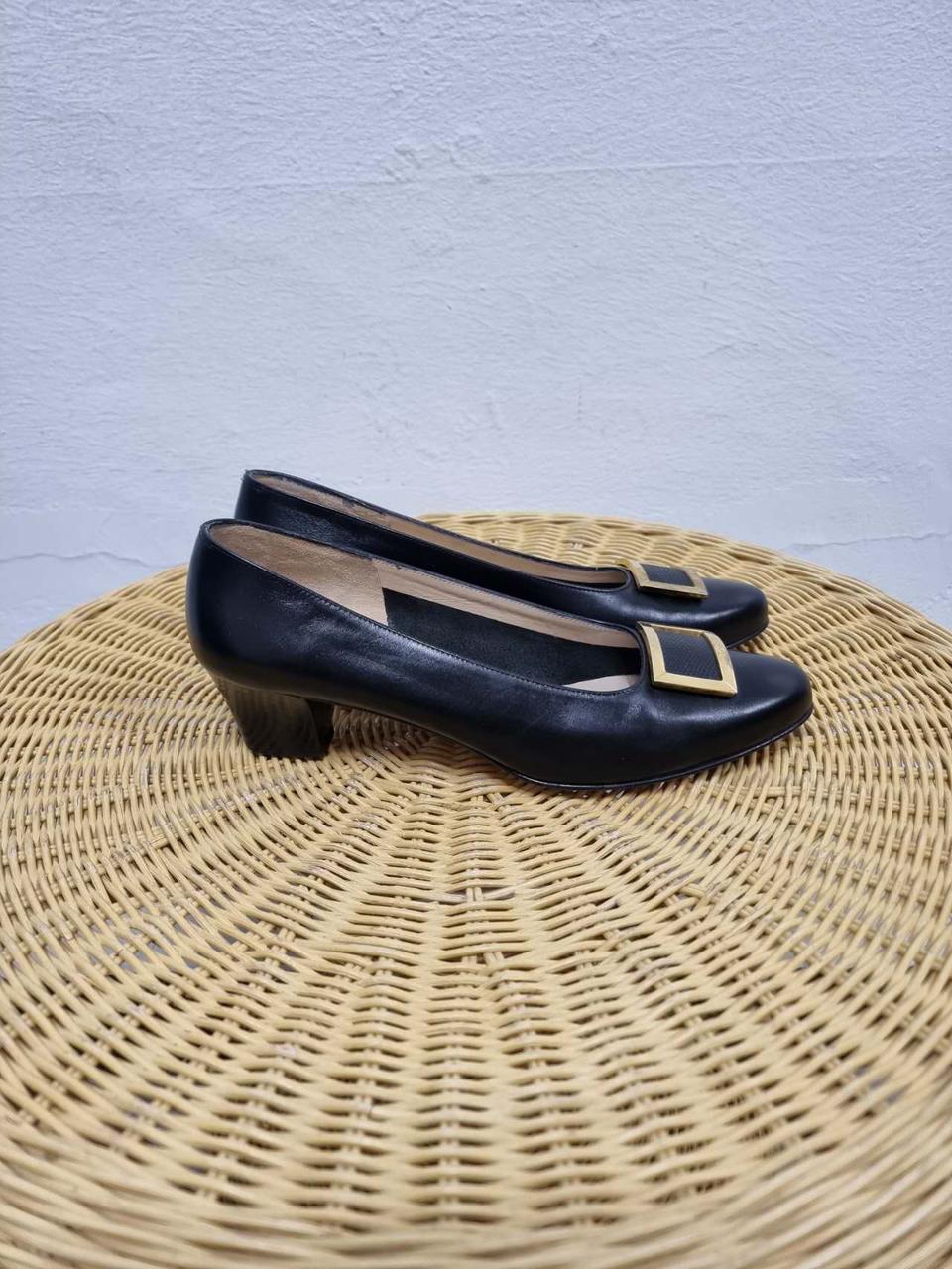 페라가모 여성하이힐 정품 사이즈6.5 상태좋아요 X1-449