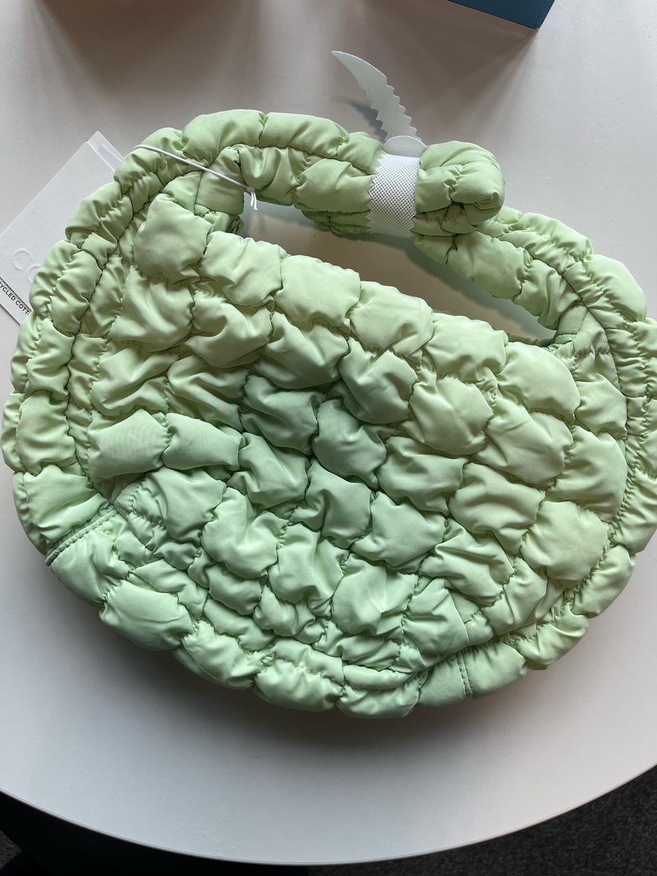 코스 퀄티드 미니 백(라이트 그린)