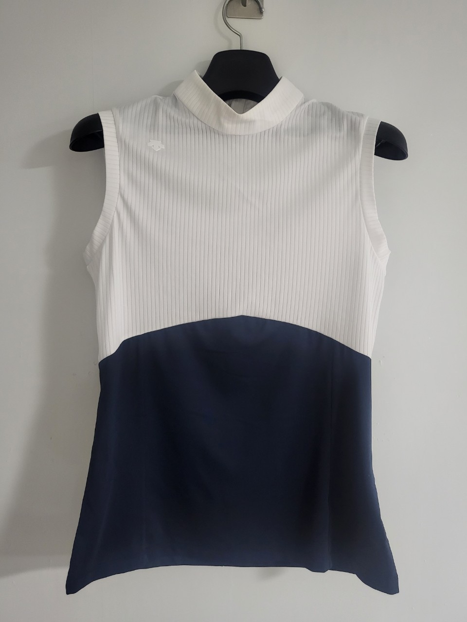 새상급/택포)데상트 골프여성 민소매 티셔츠