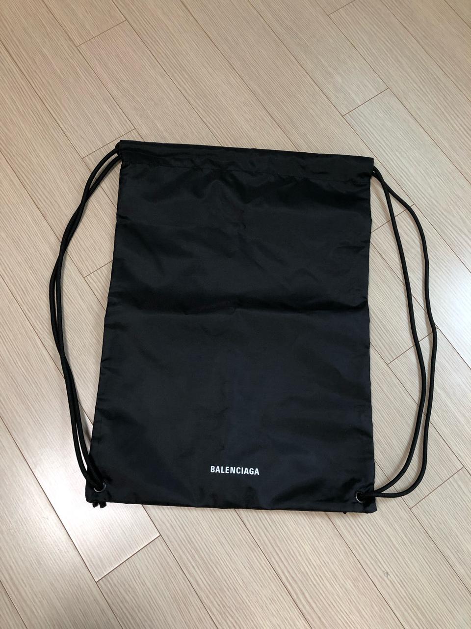 발렌시아가 블랙 드로스트링 백팩 냅색 더스트백