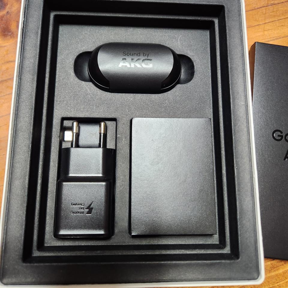 z폴드 1세대 팝니다.