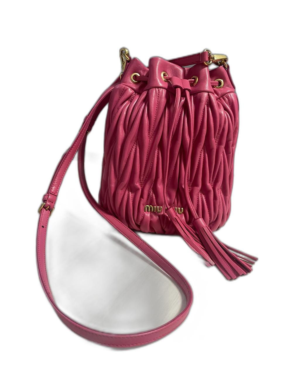 미우미우 마틀라쎄 버킷백