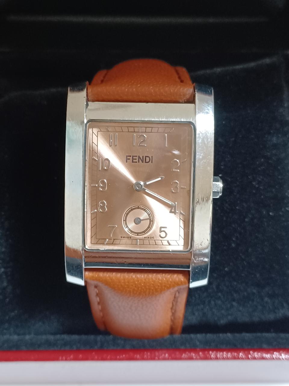 펜디오롤로지시계