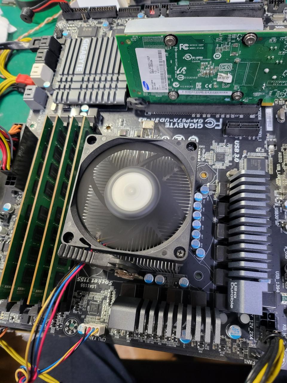 i7 2600시피유와 메인보드 8gb 4ea포함