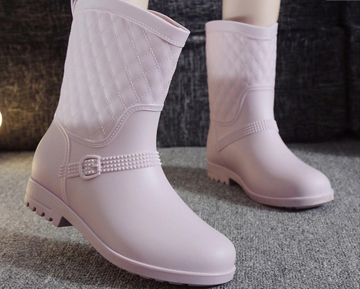 새상품 230-250)퀄팅패턴  베이직 여성 앵글 레인부츠