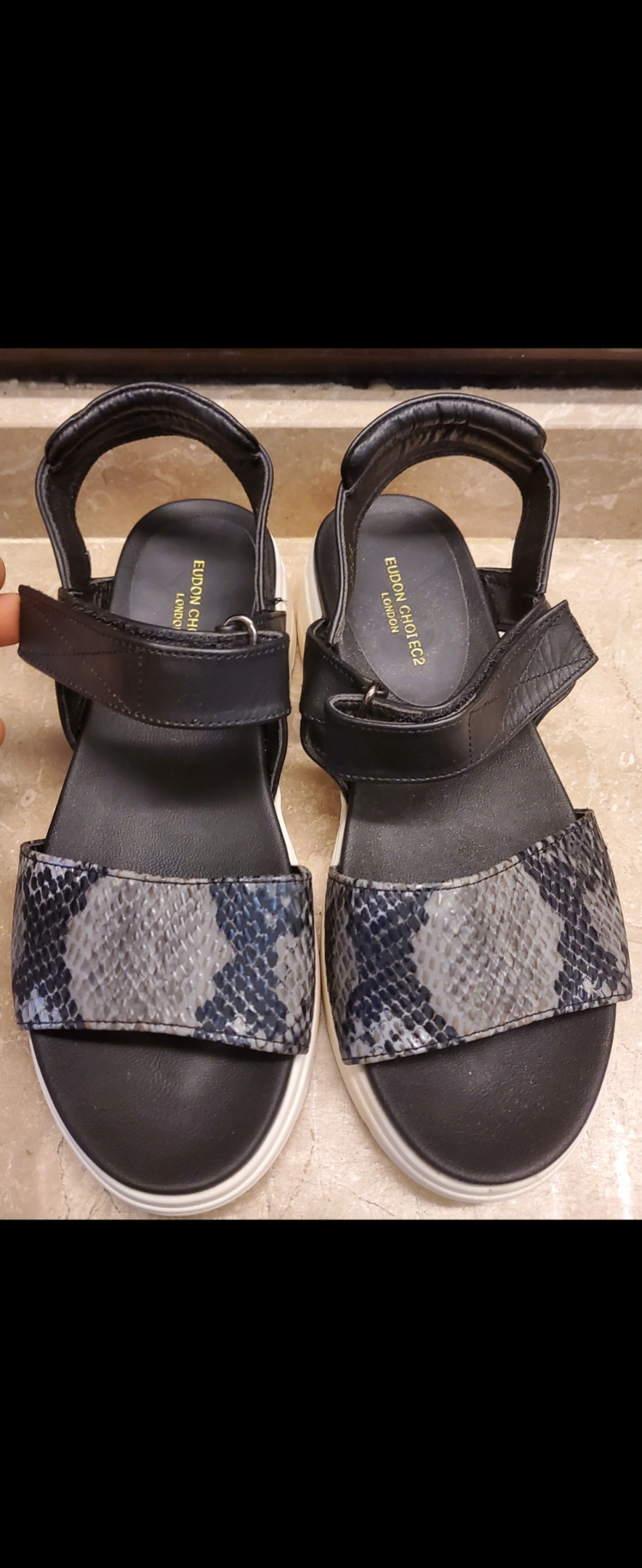 유돈초이 크로커다일샌들