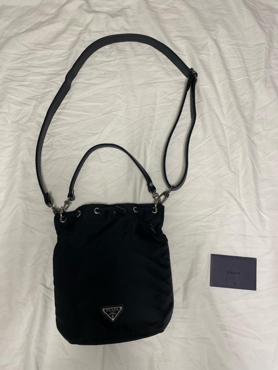 프라다 버킷 파우치