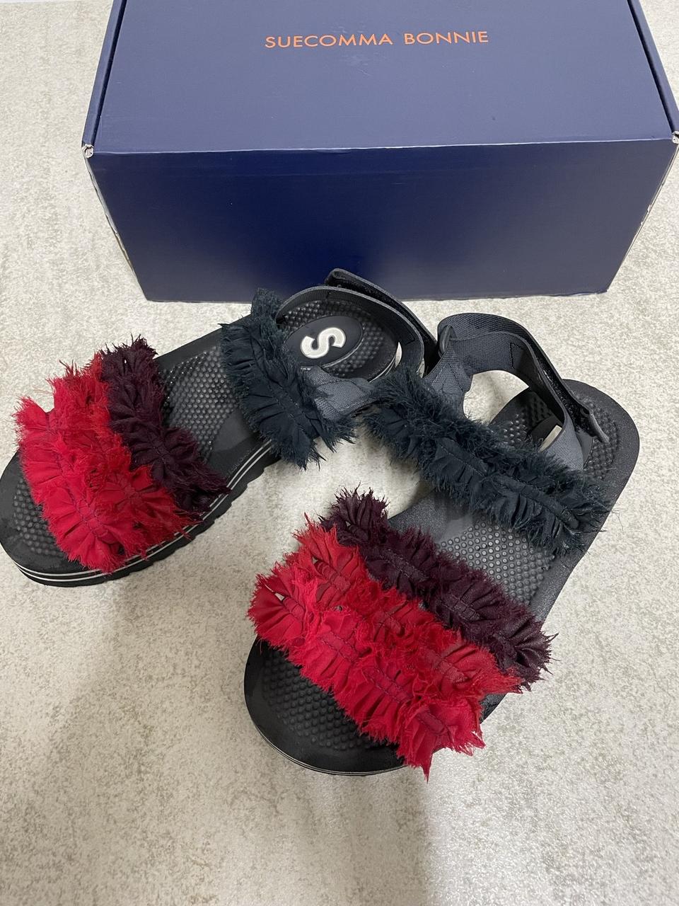 슈콤마보니 샌들