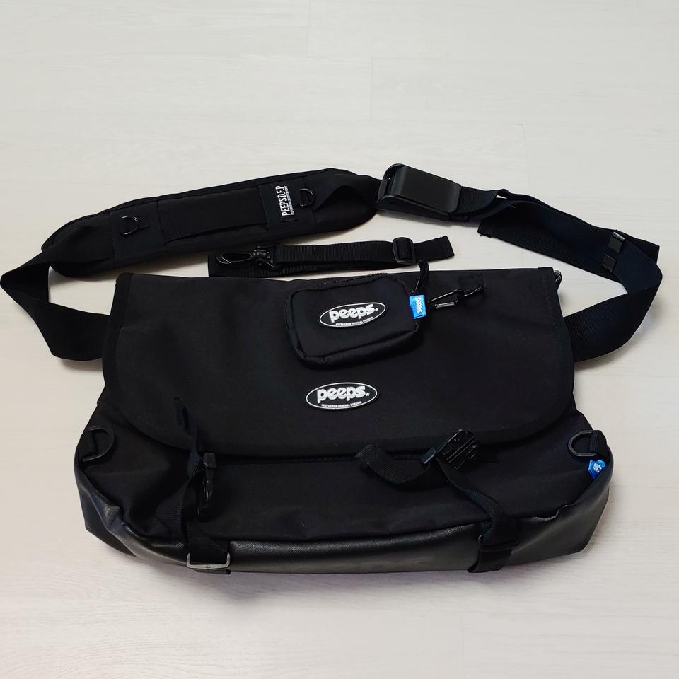 핍스 어보브 메신저백 블랙(무신사입점브랜드)