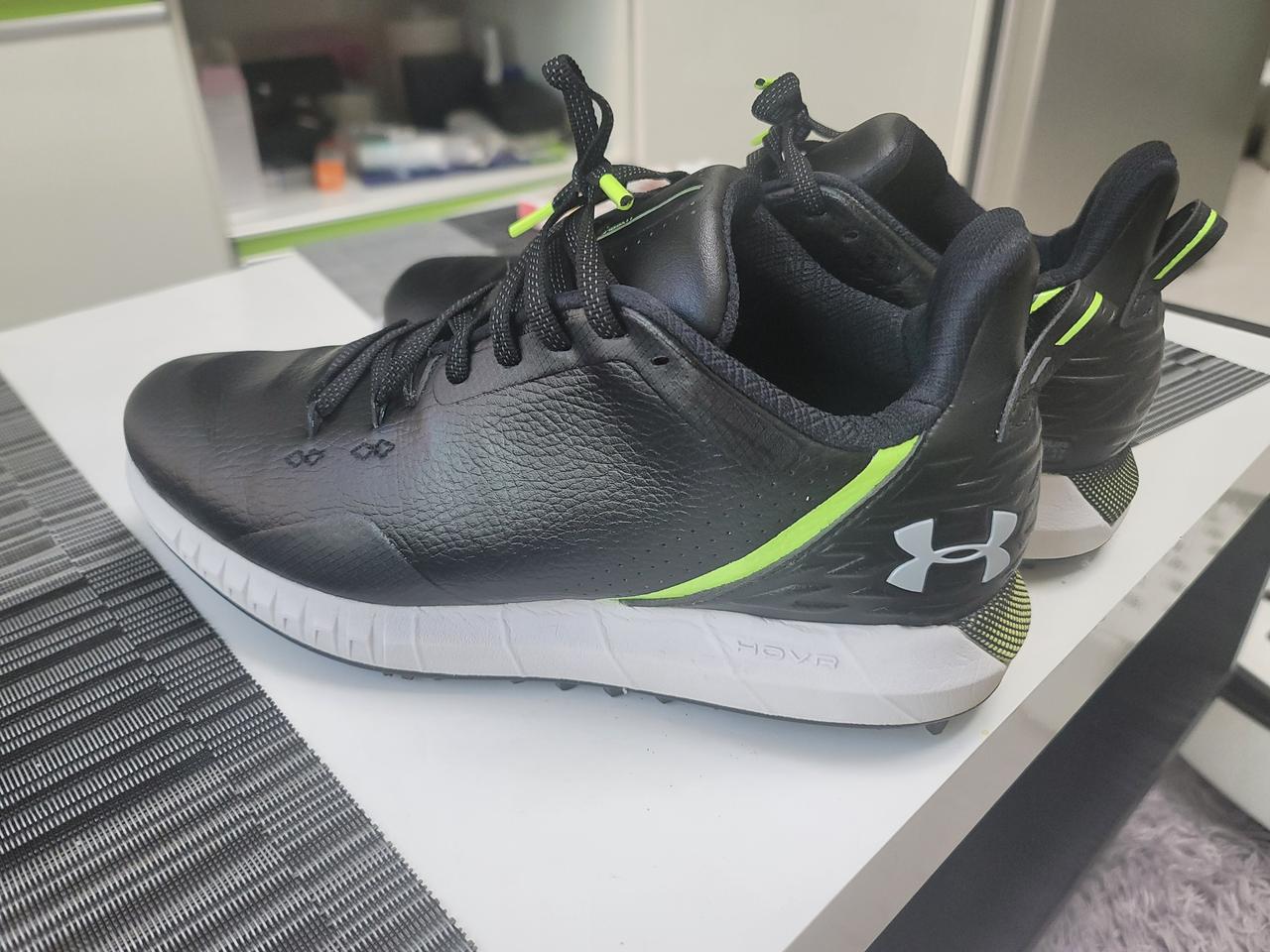 언더아머 골프화