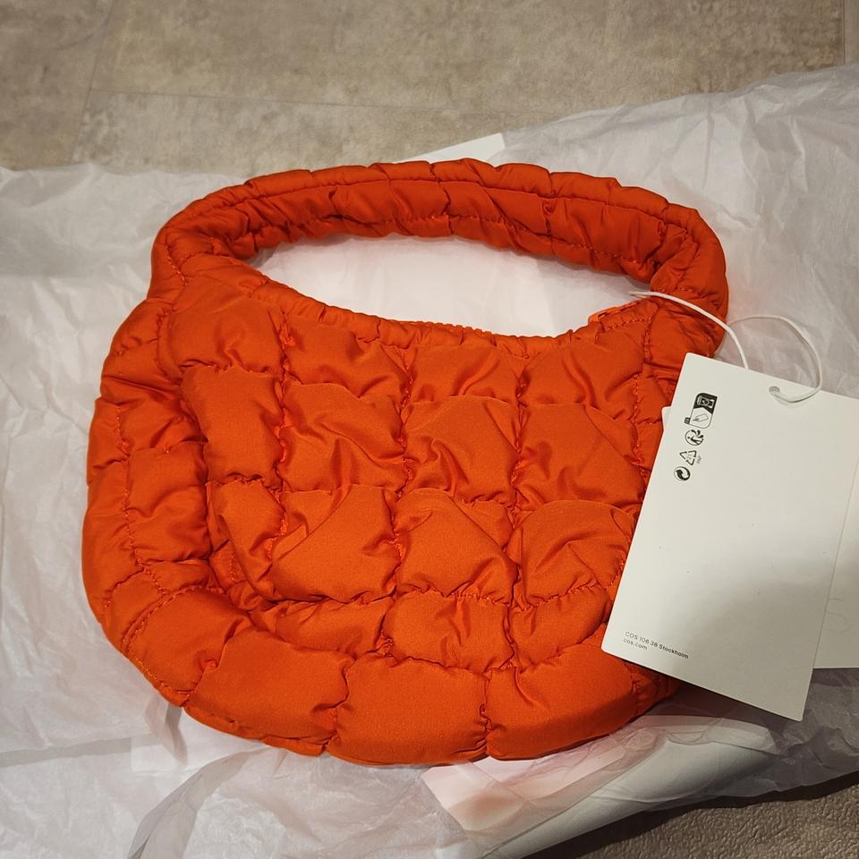 새상품 코스 마이크로 미니 퀼티드백 오렌지