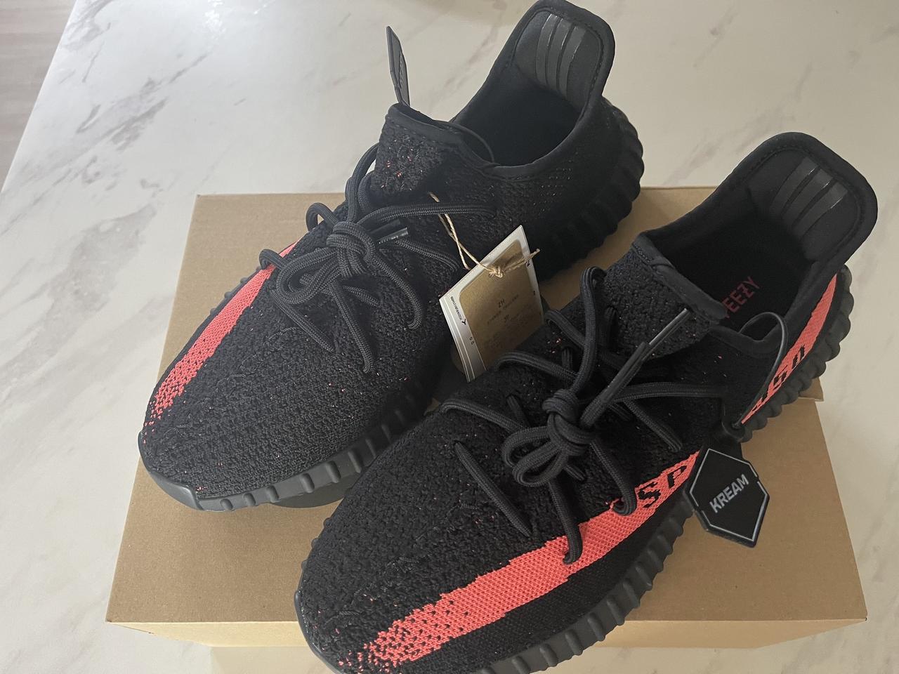 아디다스 이지부스트 350 v2 코어 블랙 레드