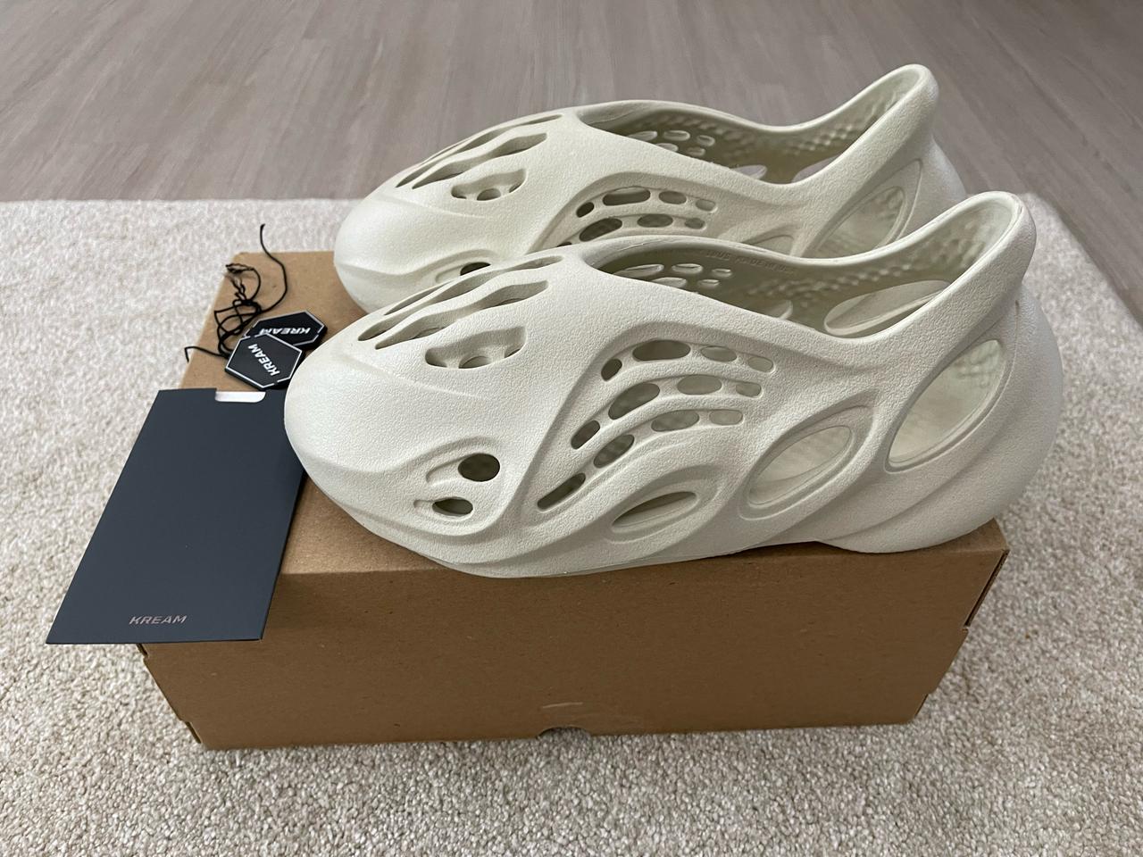 아디다스 이지 폼 러너 샌드