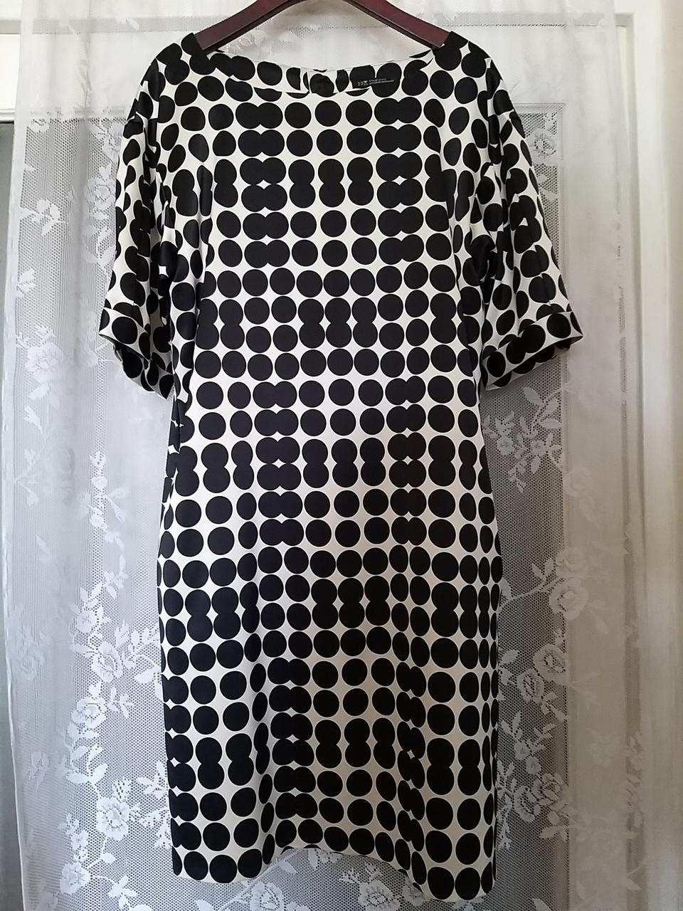 큰 돗트 원피스