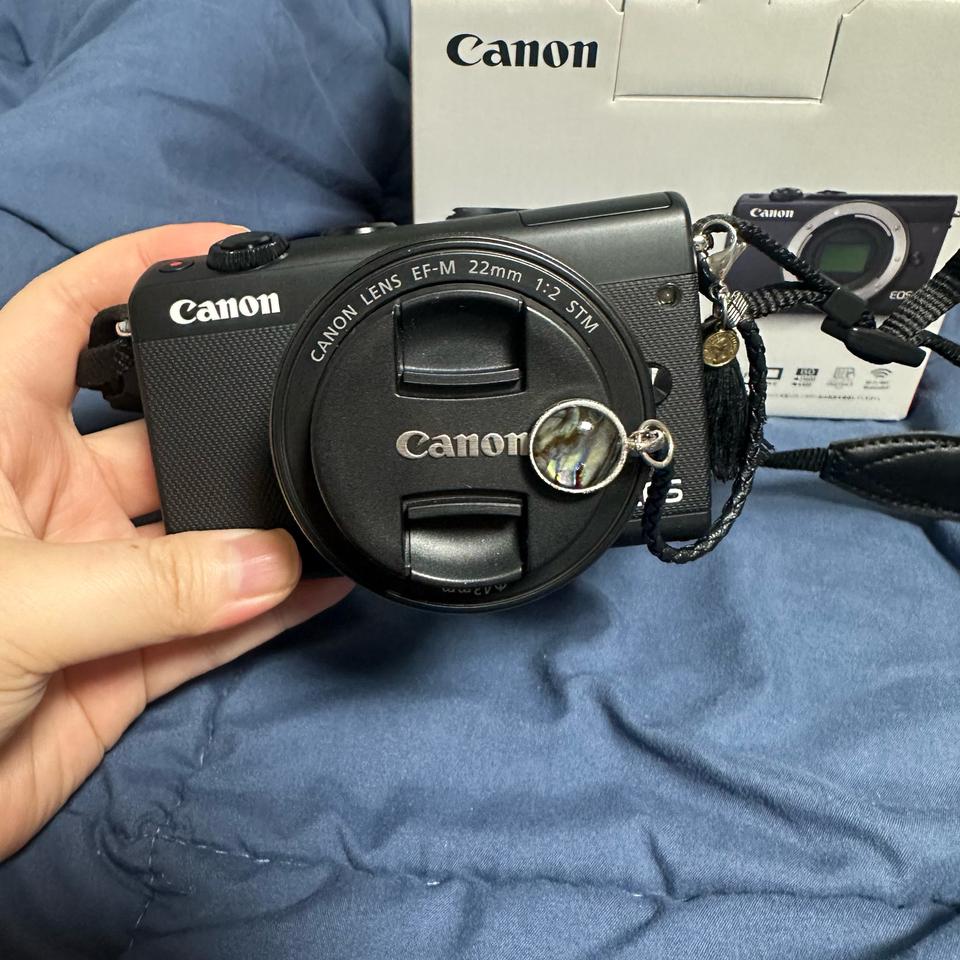 캐논 M100 본체+22mm단렌즈+배터리2개 (15-45렌즈없음)