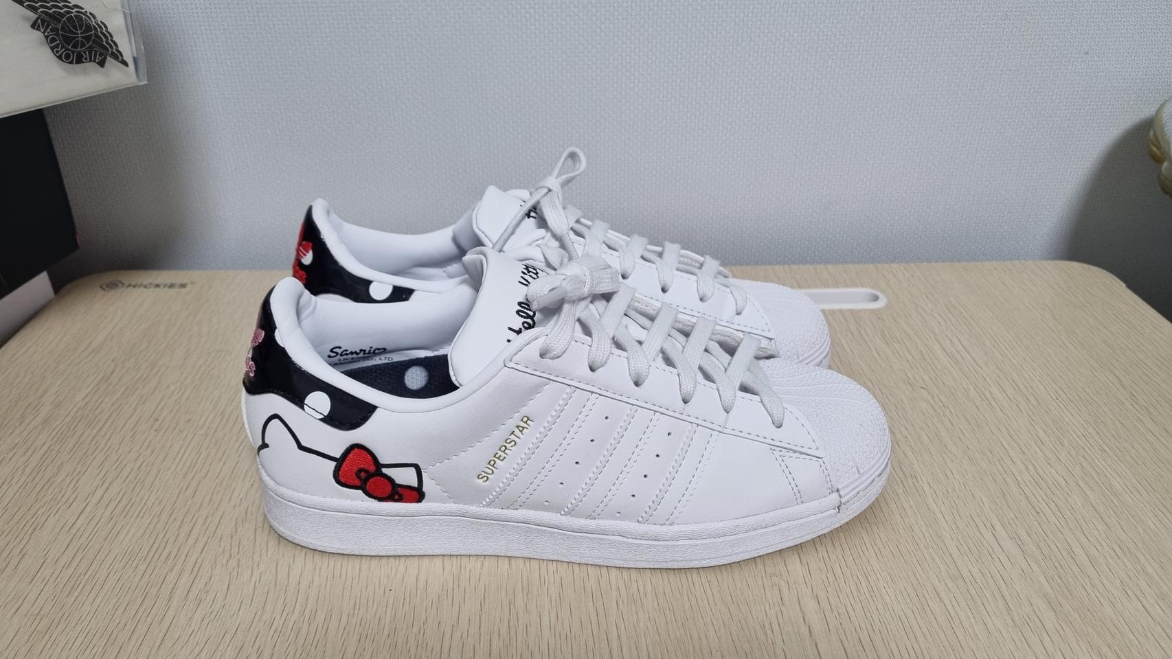 아디다스 헬로키티 슈퍼스터 JP240