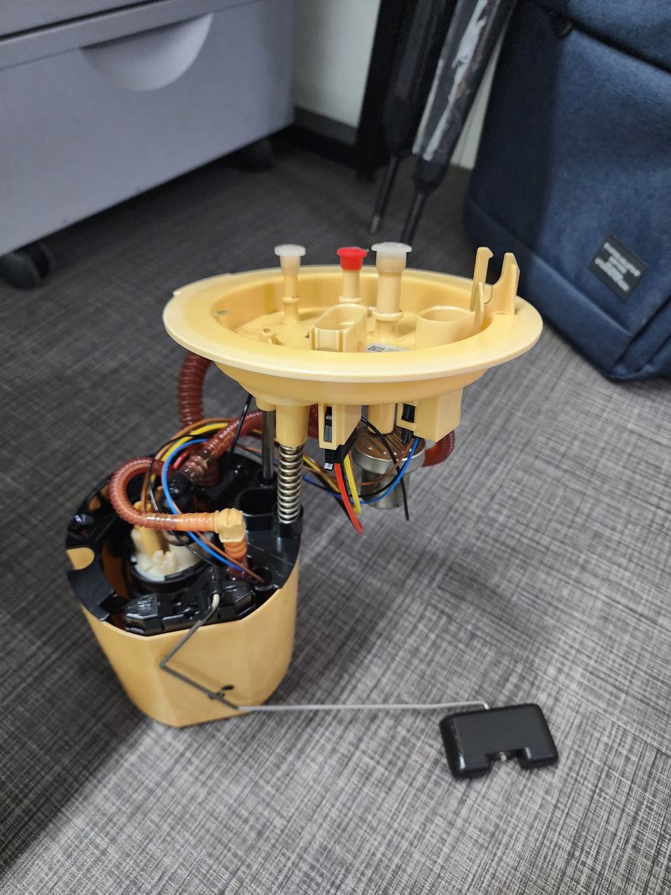 8k0919050q  아우디 저압펌프 정품 중고 팔아요