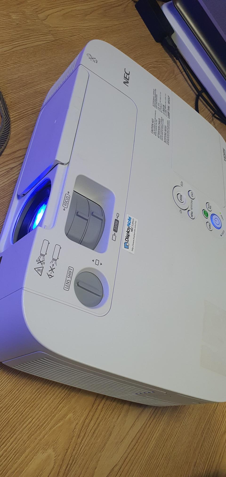 NEC NP-PE501X 고해상 강당용 빔프로젝터