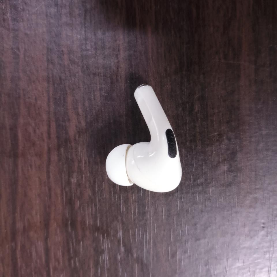 에어팟프로 2세대 오른쪽