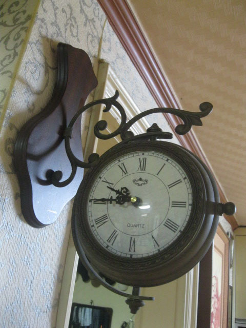 동재질 양면시계