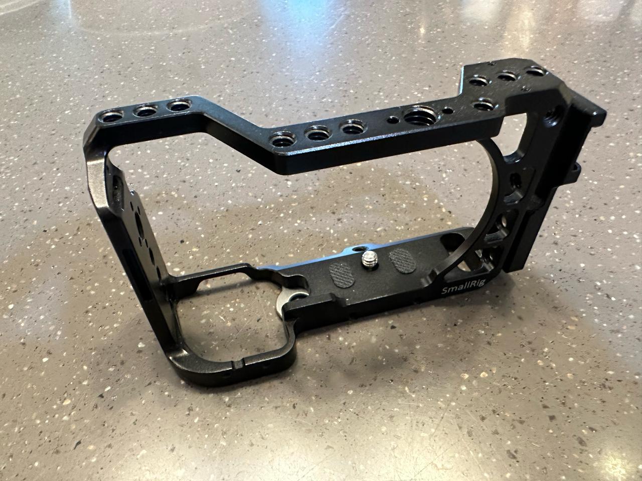 스몰리그 Sony a6400 용 CCS2310케이지 +콜드슈확장 아웃리거