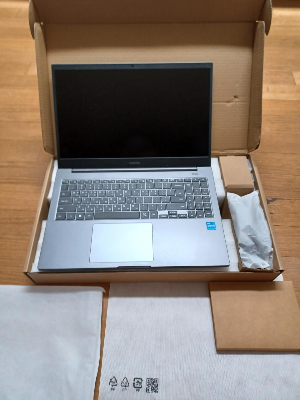 새상품 삼성 노트북 Plus2 15.6 NT551XDA-K2K/R