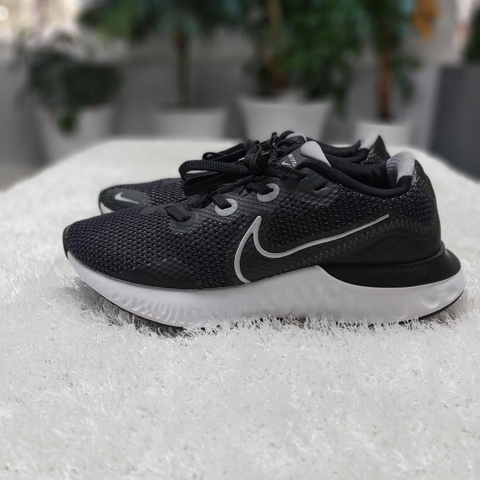 나이키 리뉴런 240.