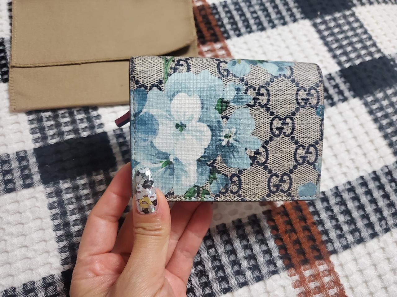 구찌 GG수프림 블룸 카드케이스