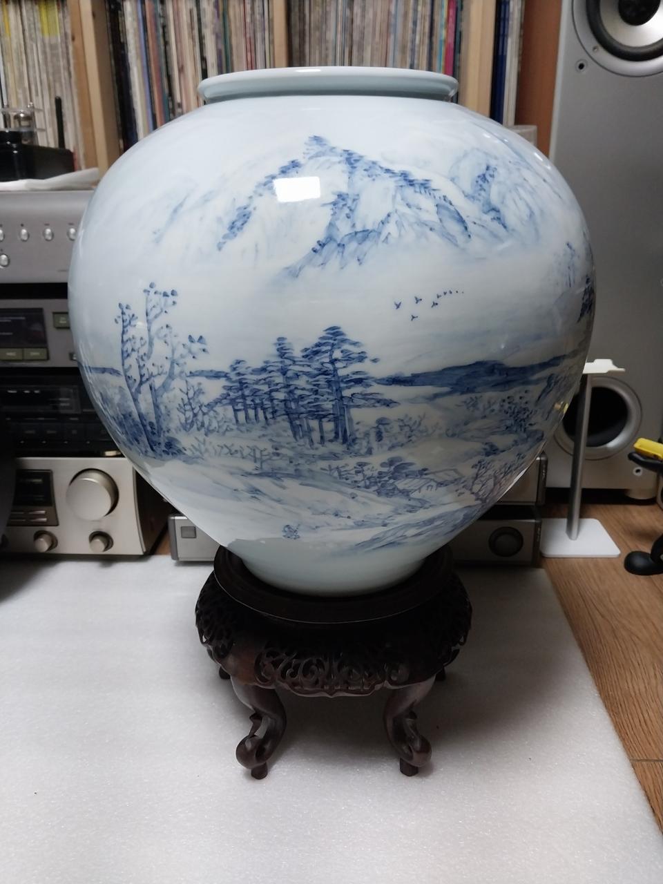 도예명장 취당 이승재 선생의 청화백자 산수문 달항아리 형태의 대형 백자호