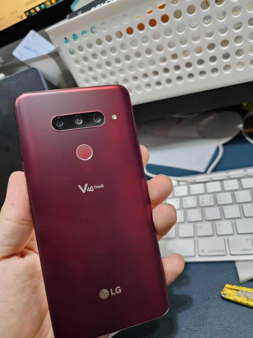lg v40 판매합니다