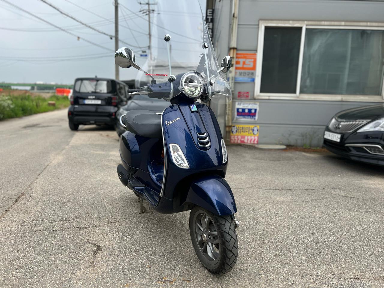 21년식 베스파LX125 1만km 네이비색상판매