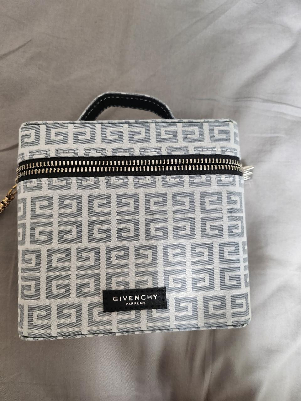 지방시백?파우치