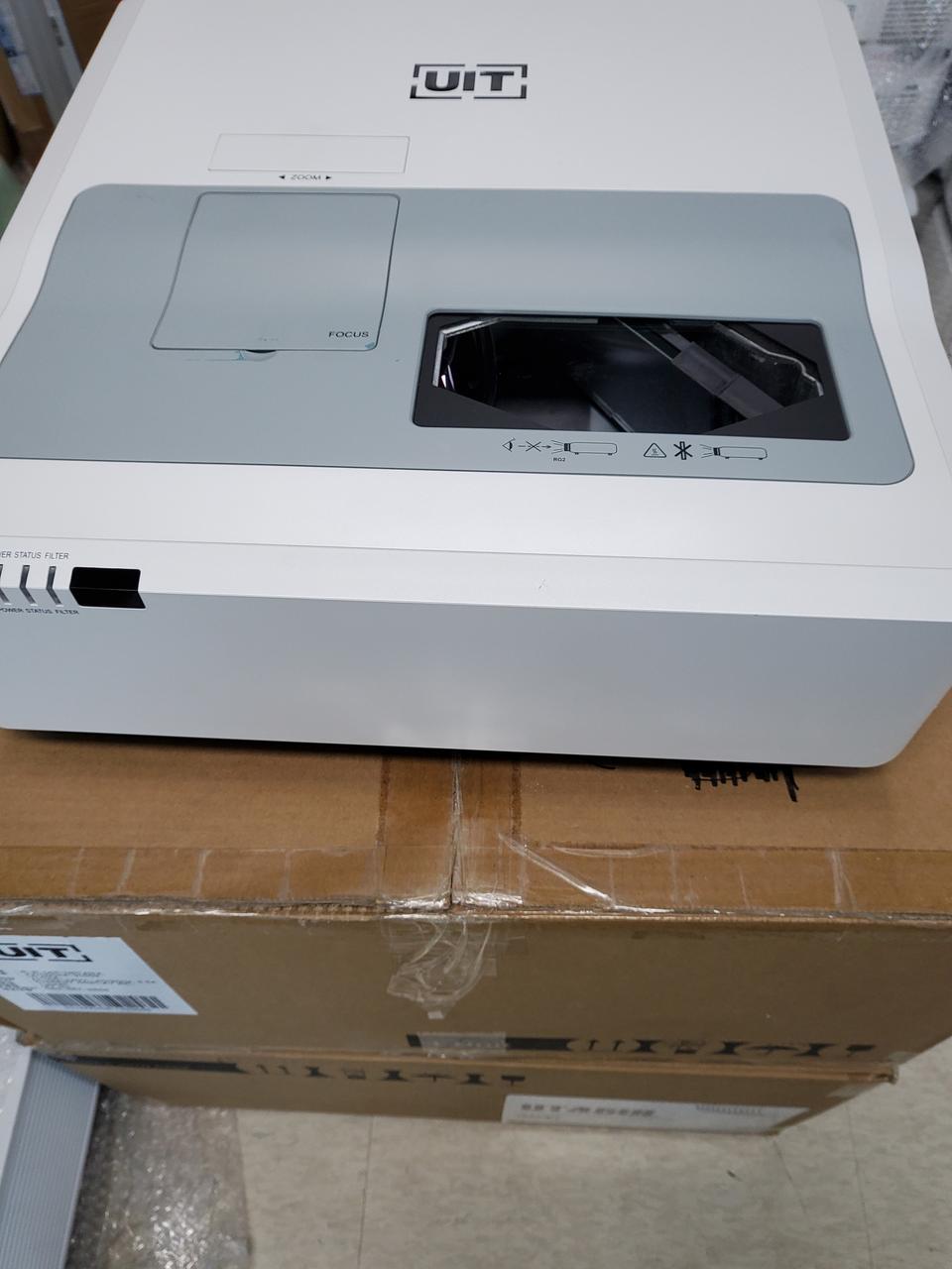 중고빔프로젝터 레이저 초단초점 4500안시 프로젝터