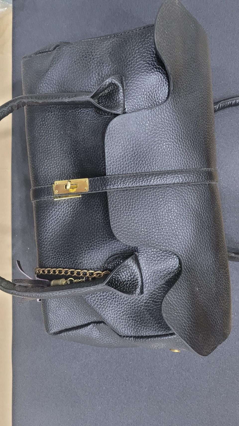 진열상품 여성가방디피상품 1개씩 남앗어요 개당2만원입니다 사진참조