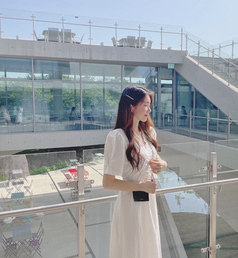 브이넥화이트원피스